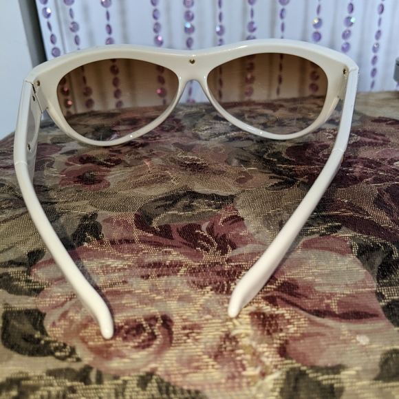 Gucci Sunglasses - Picture 3 of 3